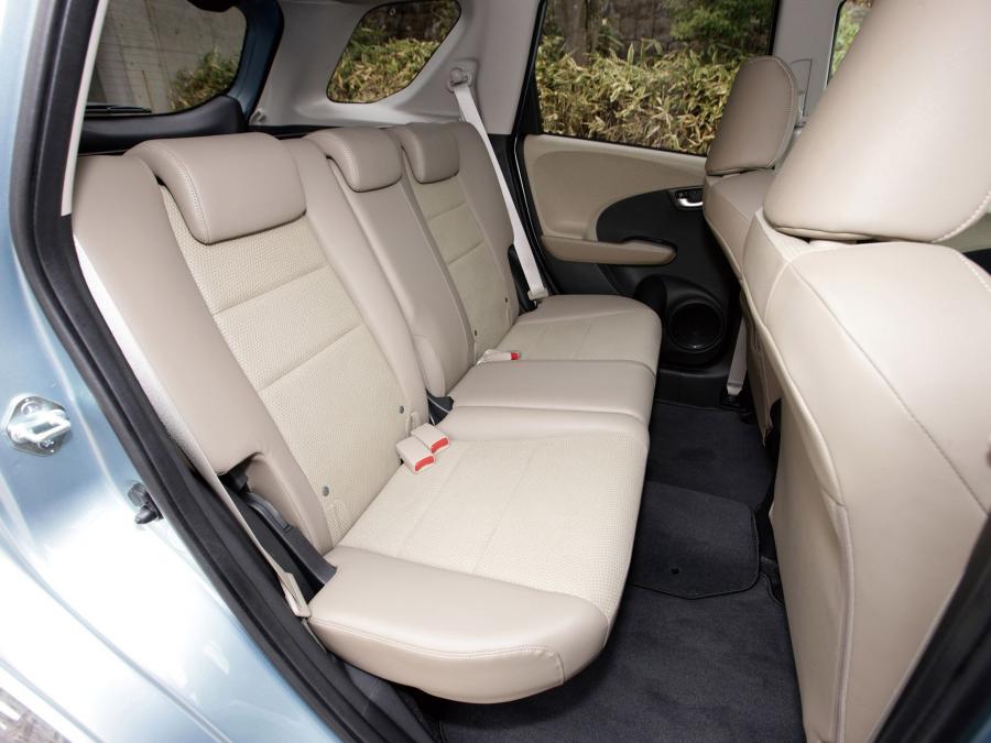  Honda Fit Shuttle Hybrid 2011 года  (фото 5 из 10)